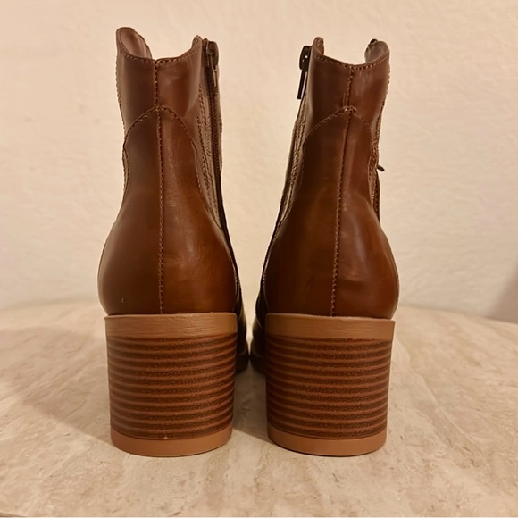 PIZZ ANNU Women’s embroidered western cowboy ankle boots. Size 8. Never worn. - Picture 4 of 5